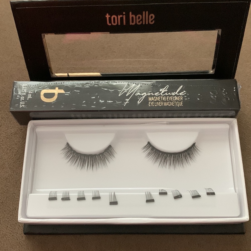 Magnetic eyelashes and eyeliner bundle